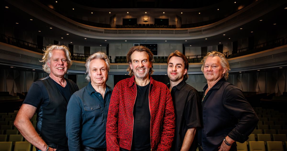 Onze Earring — Coming On Strong